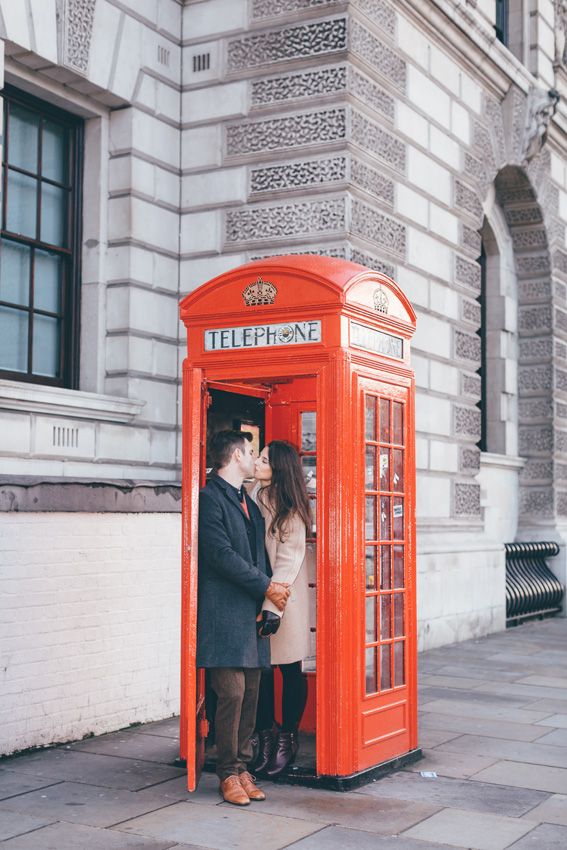 tourist-couple-photoshoot-at-london-landmarks9