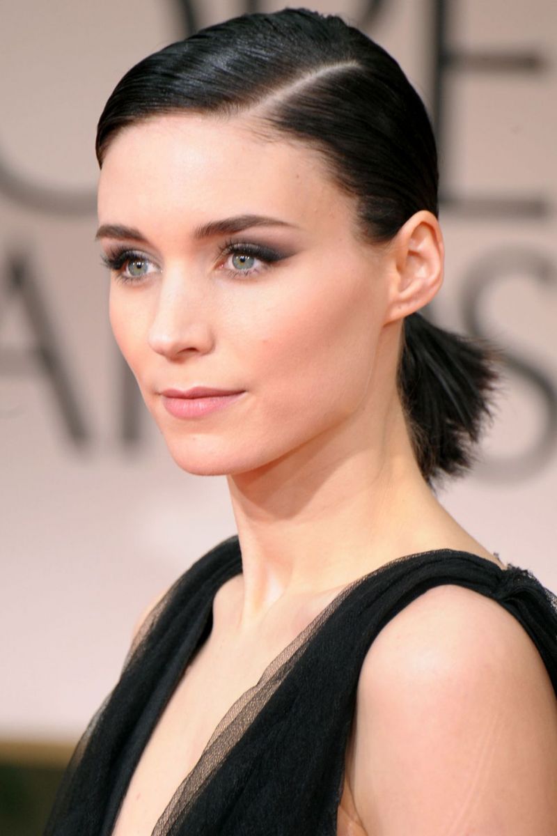 hbz-beauty-golden-globes-2012-rooney-mara