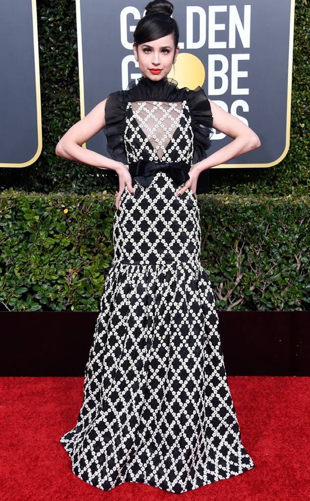 rs_634x1024-190106160227-634-2019-golden_globes-red-carpet-fashionssofia-carson