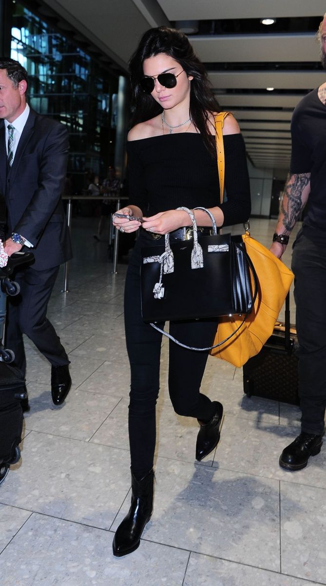 kendall-jenner-at-heathrow-airport-in-london-06-27-2015_3