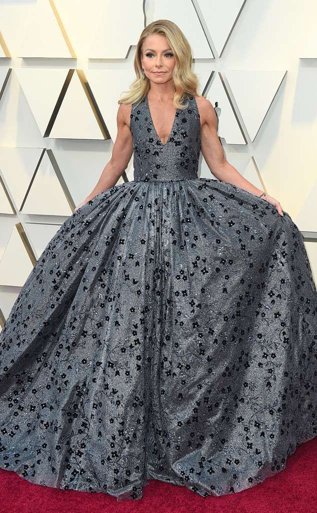 rs_634x1024-190224172510-634-2019-oscar-academy-awards-red-carpet-fashions-kelly-ripa.cm.22419