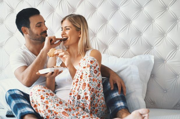 couple-eating-improve-sex-life