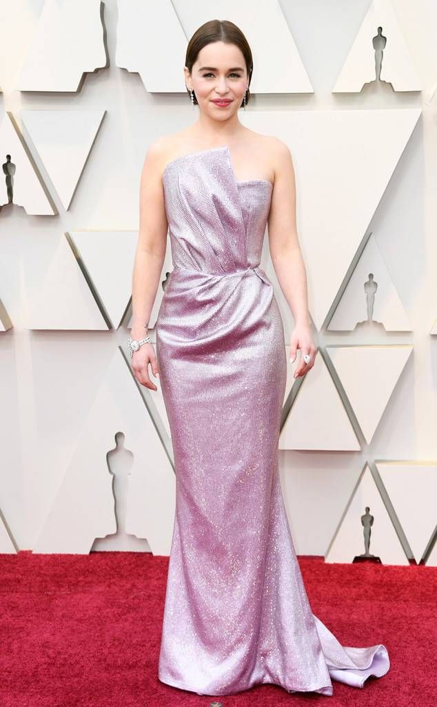 rs_634x1024-190224144120-634-2019-oscar-academy-awards-red-carpet-fashions-emilia-clarke.cm.22419