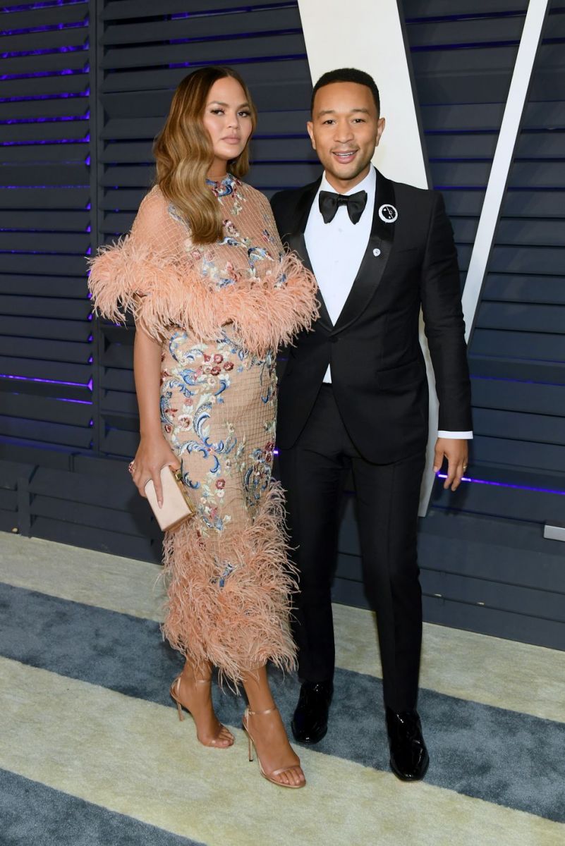 chrissy-teigen-and-john-legend-attend-the-2019-vanity-fair-news-photo-1127261624-1551073523