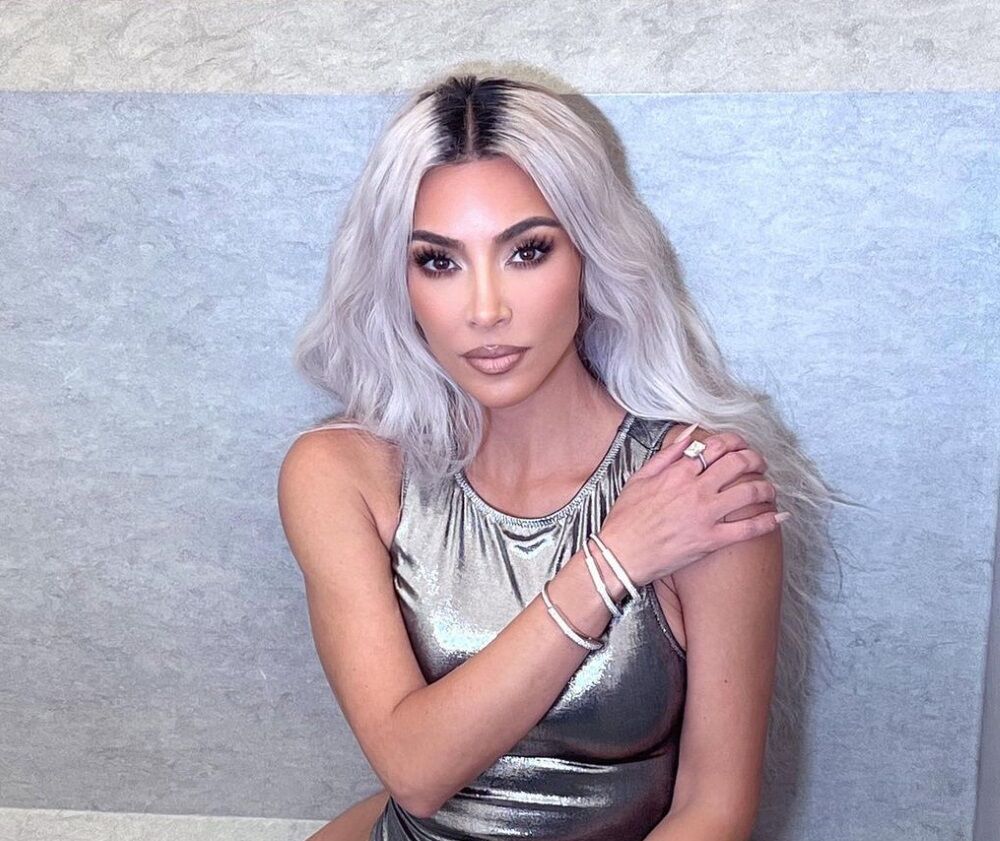 H Kim Kardashian έβρισε τη μητέρα της σε τηλεοπτική συνέντευξή της – Τι ...