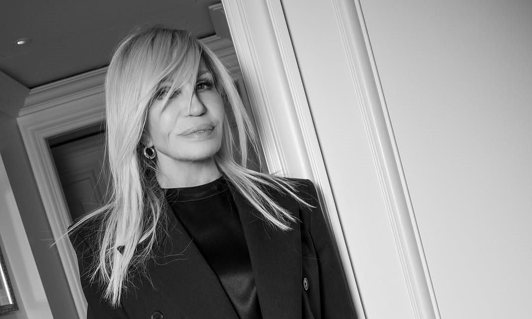 Τέλος εποχής για τον Οίκο Versace: Αποχωρεί η Donatella, ποιος αναλαμβάνει